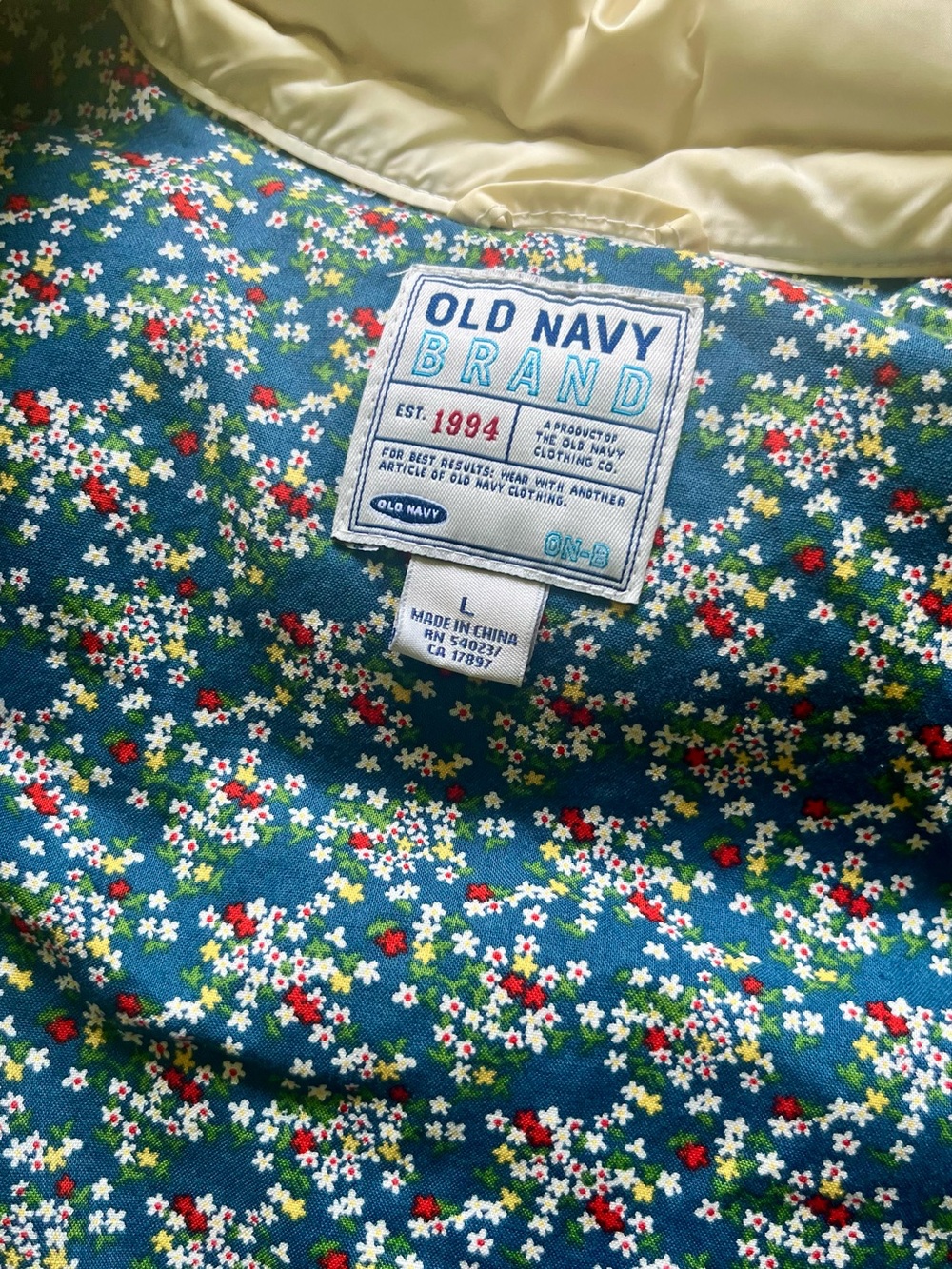 EUC Old Navy Vintage Retro Colorblock Puffer Vest Size L - Picture 14 of 16